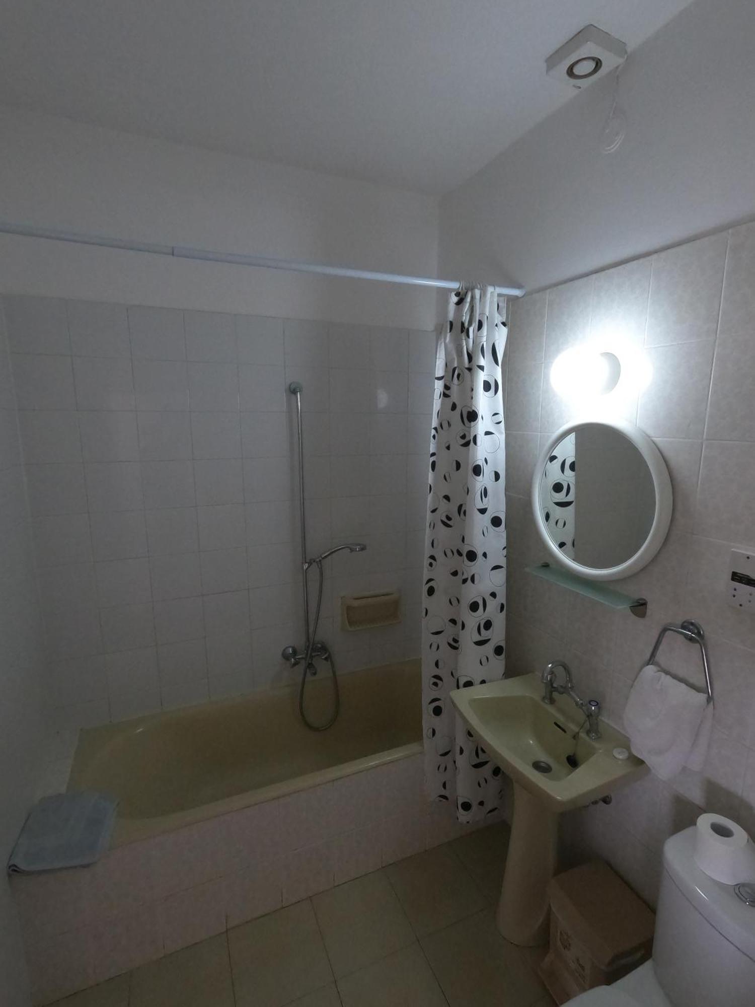 Island Budget Apartments Paphos Extérieur photo