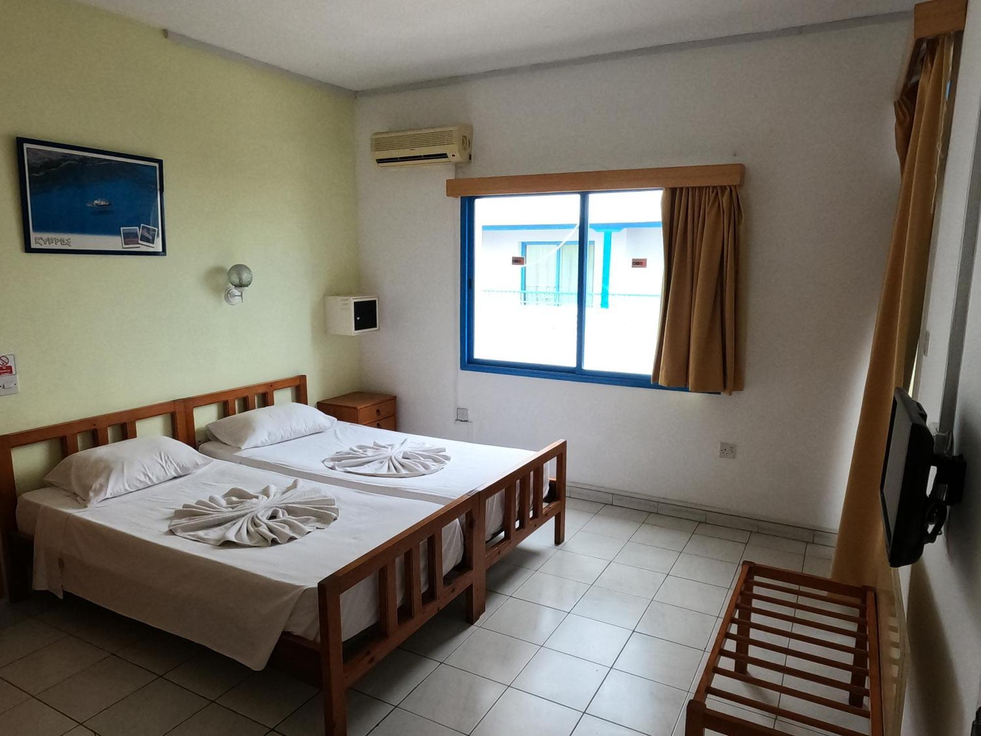 Island Budget Apartments Paphos Extérieur photo
